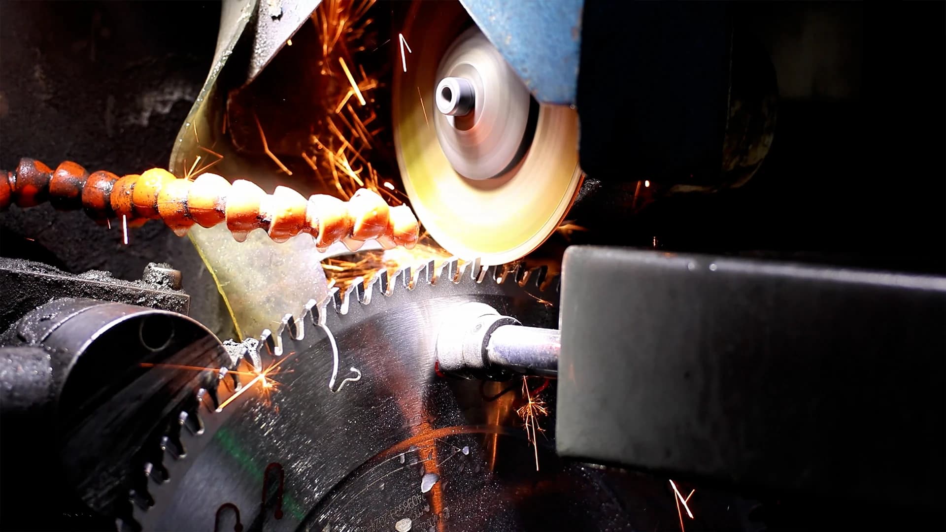 Mükemmel Kesim İçin Keskin Çözümler